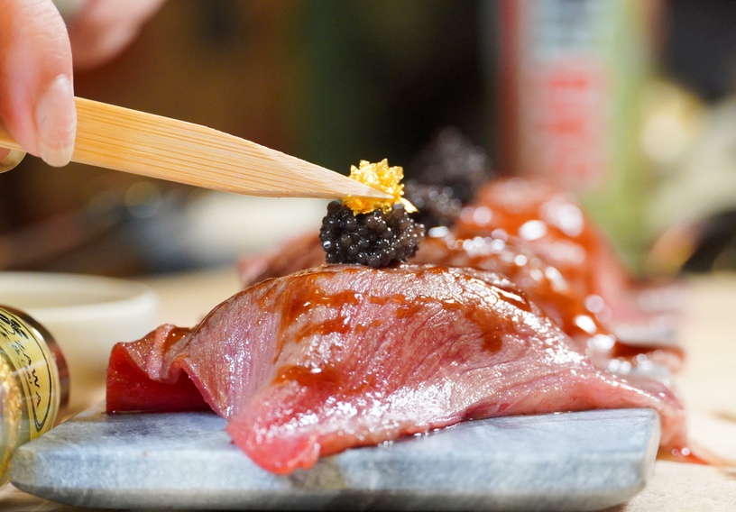 台北燒肉推薦!胡同「一牛楽」日本和牛、極厚牛舌必吃,馬辣推吃到飽「夯下去燒肉」