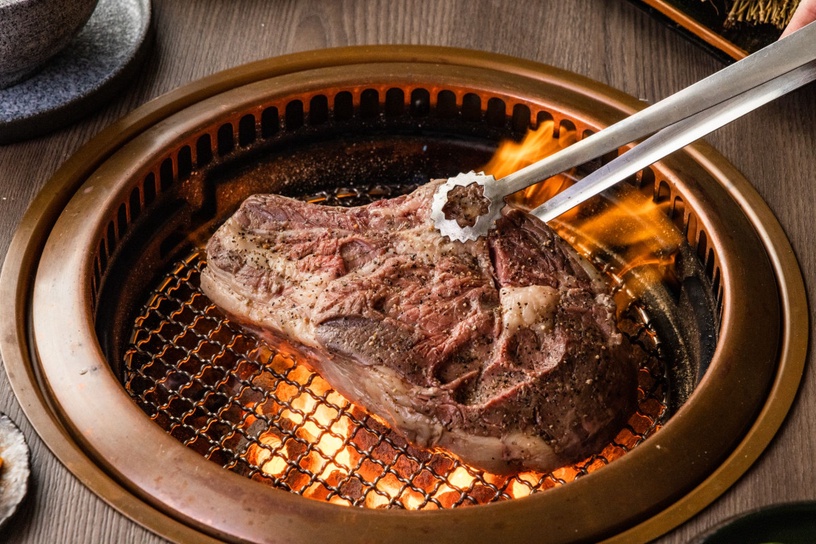 台北燒肉推薦!胡同「一牛楽」日本和牛、極厚牛舌必吃,馬辣推吃到飽「夯下去燒肉」