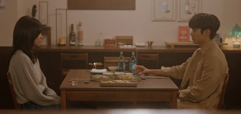 Netflix《那年,我們的夏天》前後呼應!狗狗這幕暗示小雄會離開?2次雨中吻,小雄都「走進延秀的心」