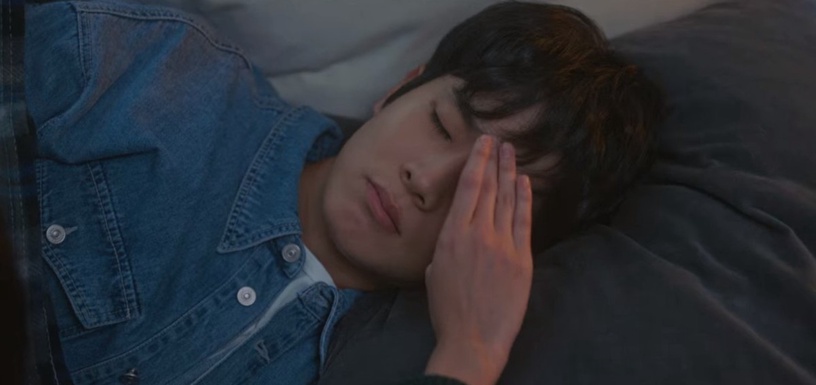 Netflix《那年,我們的夏天》前後呼應!狗狗這幕暗示小雄會離開?2次雨中吻,小雄都「走進延秀的心」
