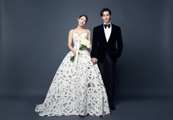 韓星「世紀婚禮」!朴信惠結婚穿百萬婚紗&宋仲基宋慧喬婚禮花1億,全智賢花20億最貴!