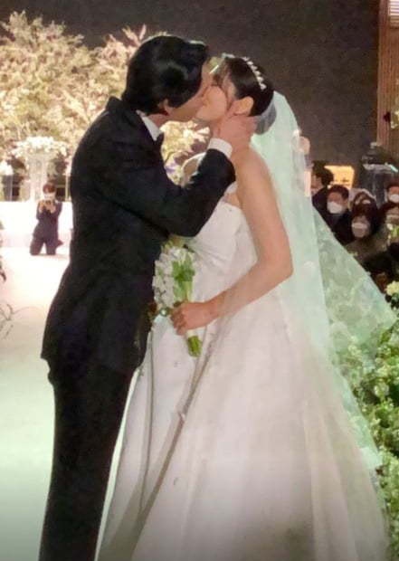 韓星「世紀婚禮」!朴信惠結婚穿百萬婚紗&宋仲基宋慧喬婚禮花1億,全智賢花20億最貴!