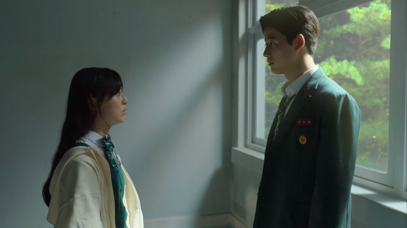 《殭屍校園》劇版&漫畫9差異!溫召三角戀是魔改、漫畫娜延殺了老師,班長結局改最多!