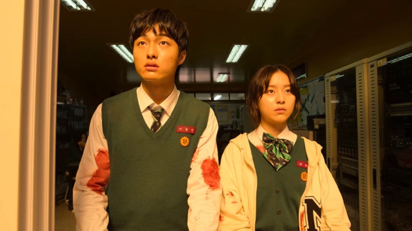 《殭屍校園》劇版&漫畫9差異!溫召三角戀是魔改、漫畫娜延殺了老師,班長結局改最多!