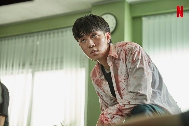 《殭屍校園》劇版&漫畫9差異!溫召三角戀是魔改、漫畫娜延殺了老師,班長結局改最多!
