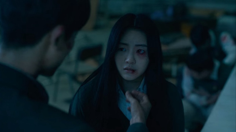 《殭屍校園》劇版&漫畫9差異!溫召三角戀是魔改、漫畫娜延殺了老師,班長結局改最多!