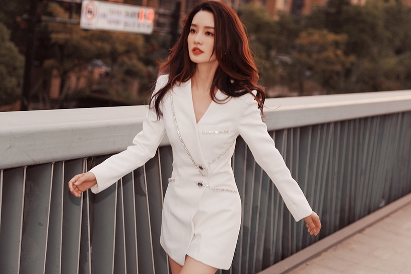 2022開拍新劇的陸劇女神3:李沁《夢中的那片海》
