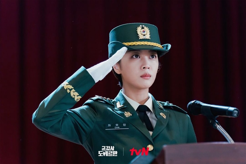 安普賢化身帥氣軍檢!韓國首部軍事法庭劇《軍檢察官多伯曼》3月開播!
