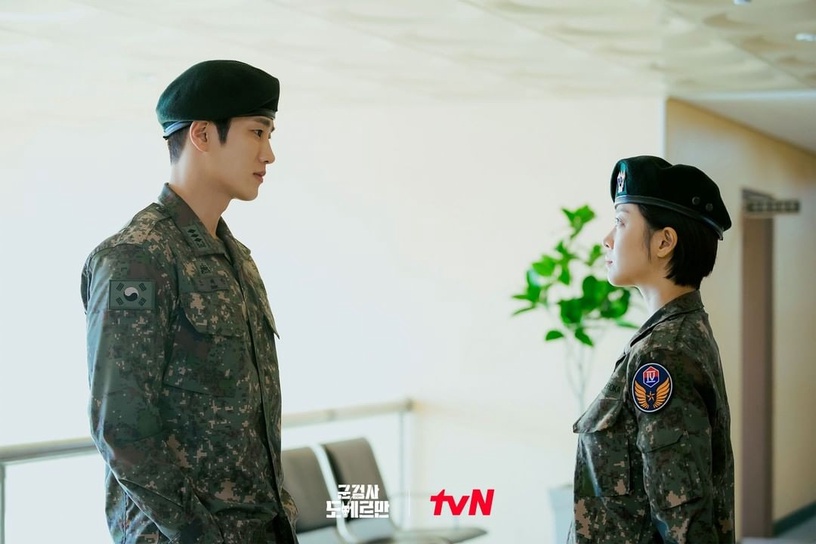 安普賢化身帥氣軍檢!韓國首部軍事法庭劇《軍檢察官多伯曼》3月開播!