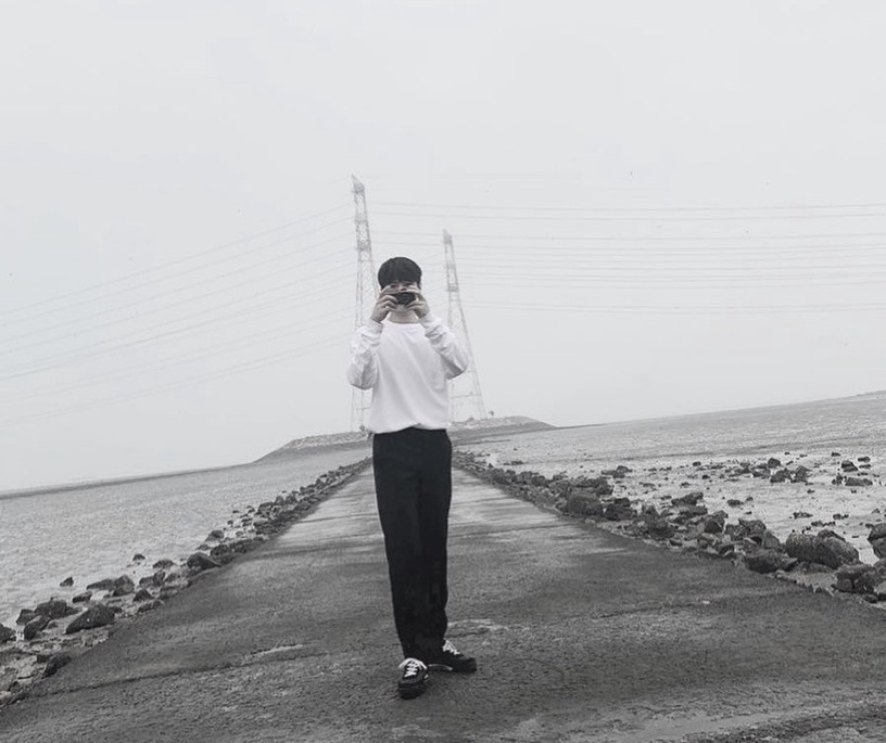 被偶像耽誤的攝影師——6位熱愛攝影的韓星,GOT7 JB辦過攝影展、BTS V夢想成為攝影師
