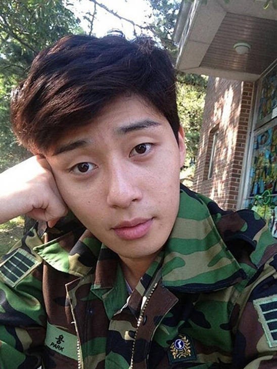 朴寶劍軍裝照登熱搜! 7位男星穿軍服照,池昌旭、金在中帥度報表,朴敘俊模樣超青澀