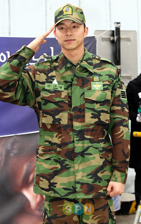 朴寶劍軍裝照登熱搜! 7位男星穿軍服照,池昌旭、金在中帥度報表,朴敘俊模樣超青澀
