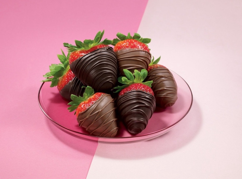巧克力控開吃!GODIVA「手製草莓巧克力」熱賣回歸,整顆草莓包裹巧克力限時3天開賣