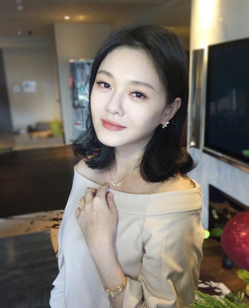 美容大王閃婚!大S甜嫁酷龍,6大保養方法維持「初戀顏」,這招按摩法實用度破