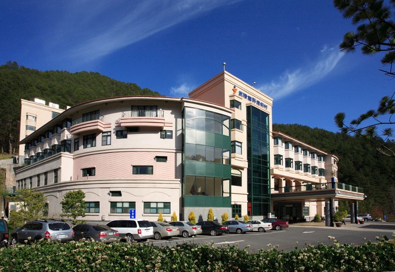 礁溪溫泉住宿買一送一優惠!再到武陵富野渡假村賞紫藤花