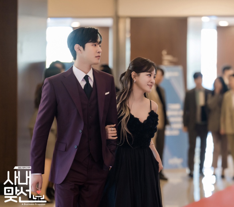 網議《社內相親》安孝燮與女星的CP感!搭金世正、李聖經火花強,搭金裕貞獲最佳CP!