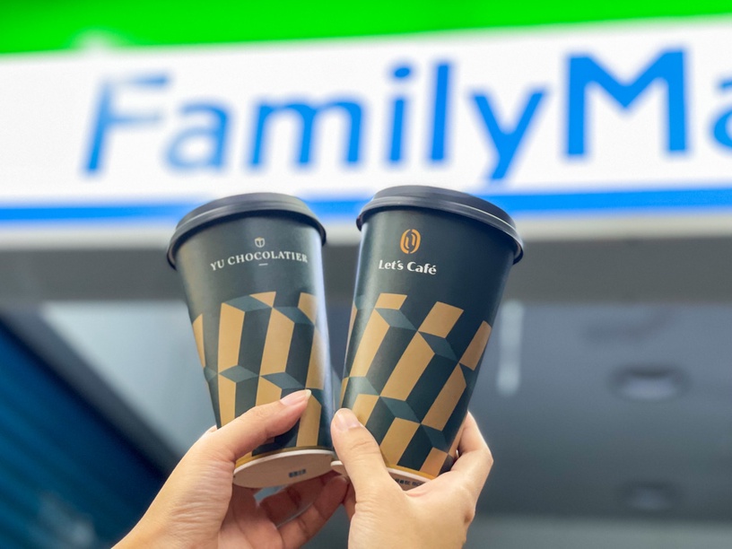 全家便利商店「巧克力飲品」!全家Let’s Café聯名「畬室」推柚香巧克力飲