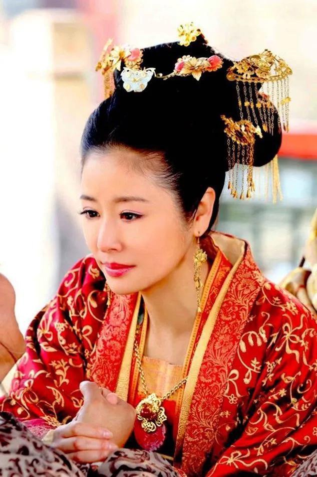 林心如的劇「套路都一樣」?《華燈初上》楊祐寧鳳小岳愛她、《傾世皇妃》嚴寬霍建華都愛她
