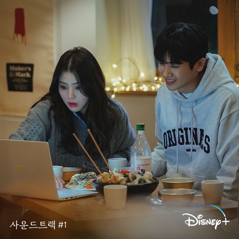 Disney+《單戀原聲帶》開播獲好評!韓韶禧&朴炯植同框超養眼,青梅竹馬同居太心動!