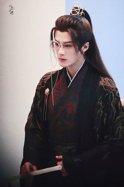 網議「不紅沒天理的古裝神顏」男星2:檀健次 待播古裝《殺破狼》《長相思》