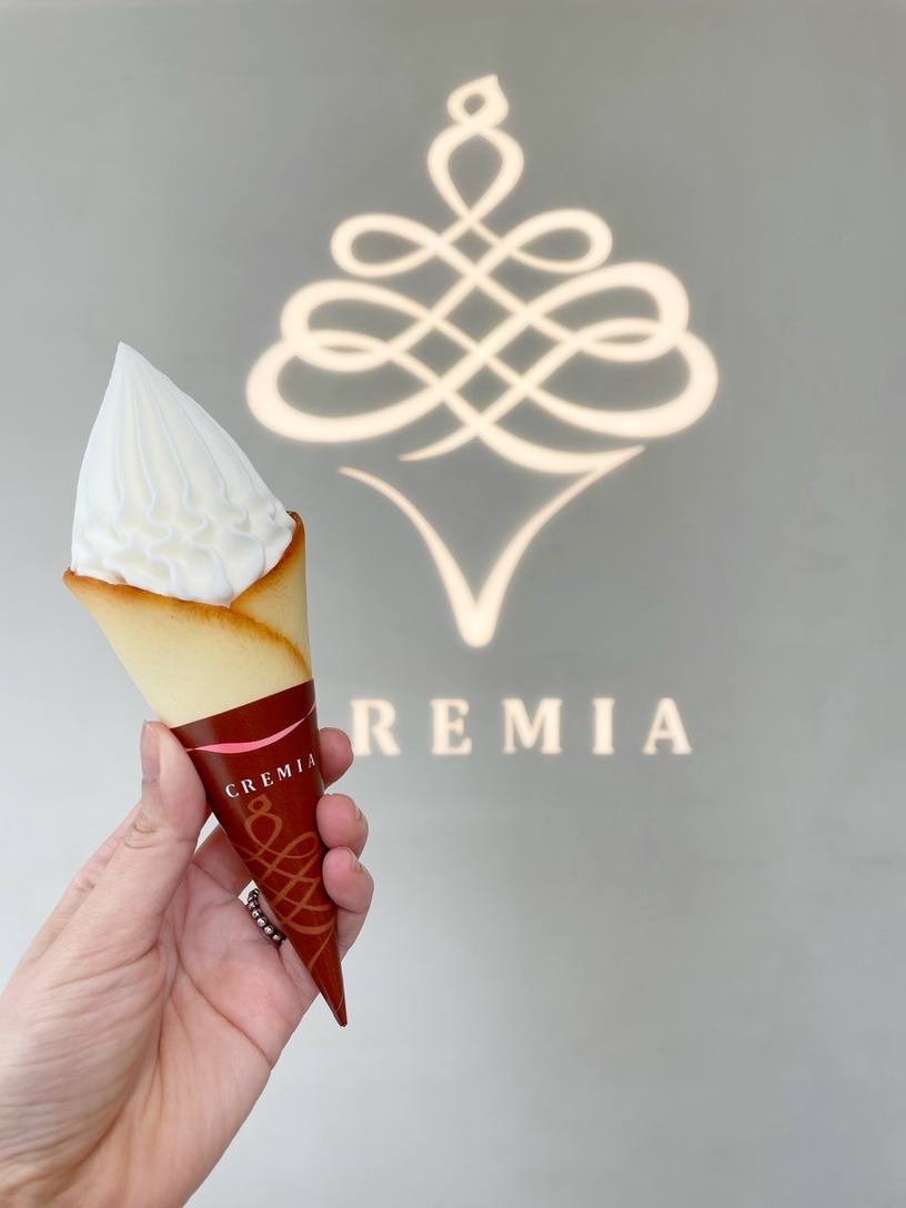 Cremia冰淇淋插旗信義區!Cremia冰淇淋二店開幕,純白店面美翻,冰淇淋套餐再享8折!