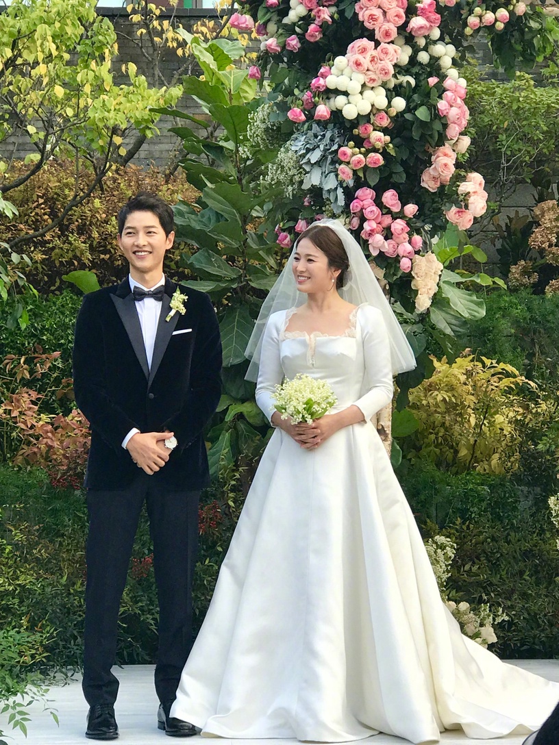 女神的絕美婚紗!孫藝珍穿「婚紗女王」嫁玄彬,全智賢婚紗186萬,珠寶更是驚人的貴!
