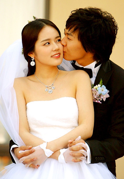 女神的絕美婚紗!孫藝珍穿「婚紗女王」嫁玄彬,全智賢婚紗186萬,珠寶更是驚人的貴!