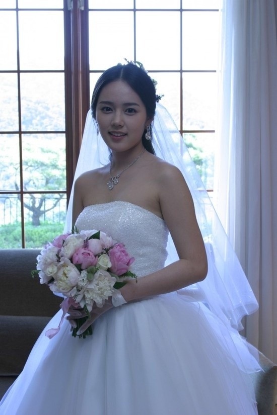 女神的絕美婚紗!孫藝珍穿「婚紗女王」嫁玄彬,全智賢婚紗186萬,珠寶更是驚人的貴!
