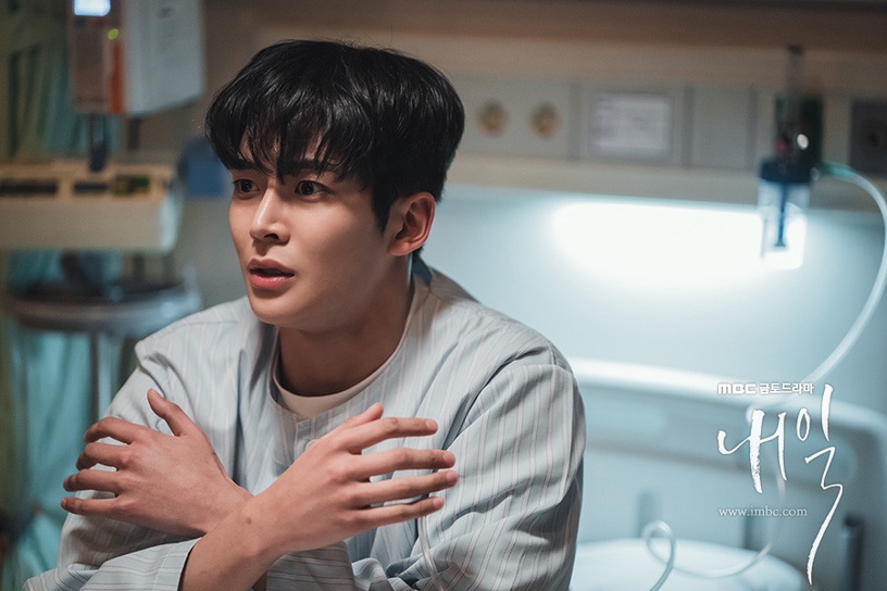 Netflix《還有明天》首播收視達10%!路雲&金喜善聯手挽救輕生者,陰間使者顏值太高