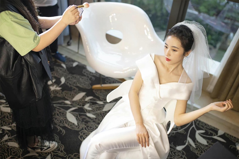女星「陸劇婚紗造型」4:周雨彤《從結婚開始戀愛》