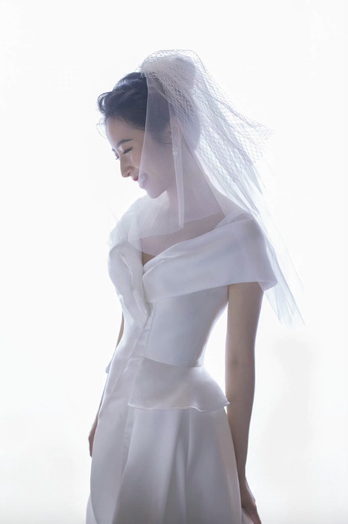 女星「陸劇婚紗造型」4:周雨彤《從結婚開始戀愛》