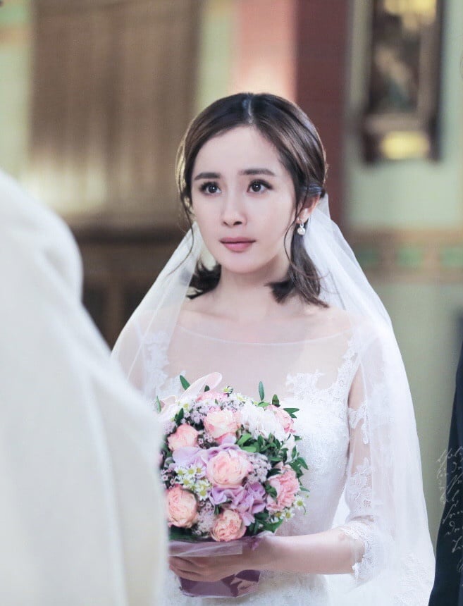 女星「陸劇婚紗造型」9:楊冪《親愛的翻譯官》