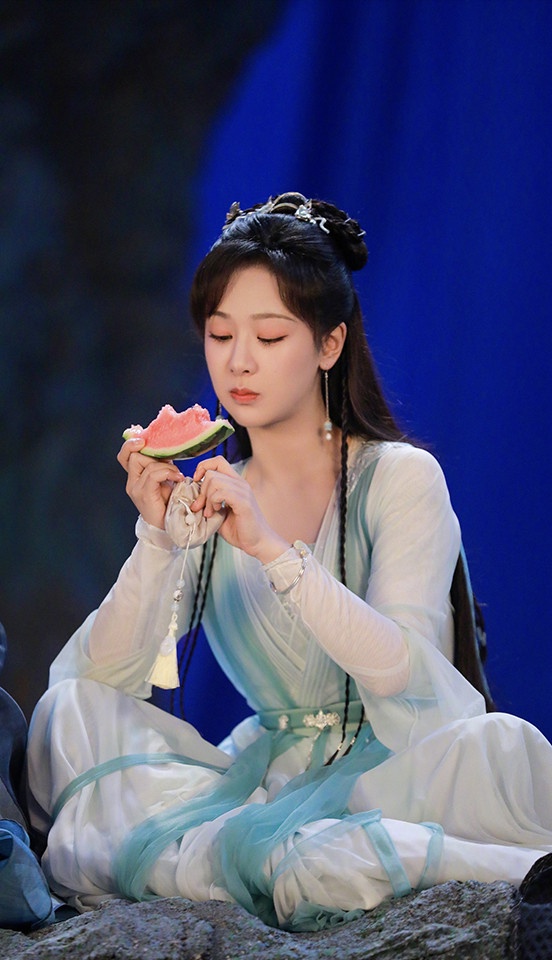 2022古裝仙俠劇女主造型2:楊紫 飾演《沉香如屑》顏淡
