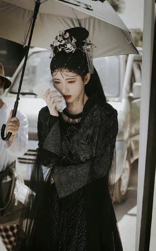 2022古裝仙俠劇女主造型5:鞠婧禕 飾演《花戎》魏枝/鳳凰