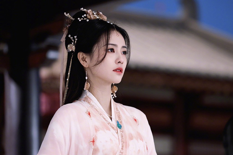 2022古裝仙俠劇女主造型6:白鹿 飾演《長月燼明》黎蘇蘇/葉夕霧/桑酒