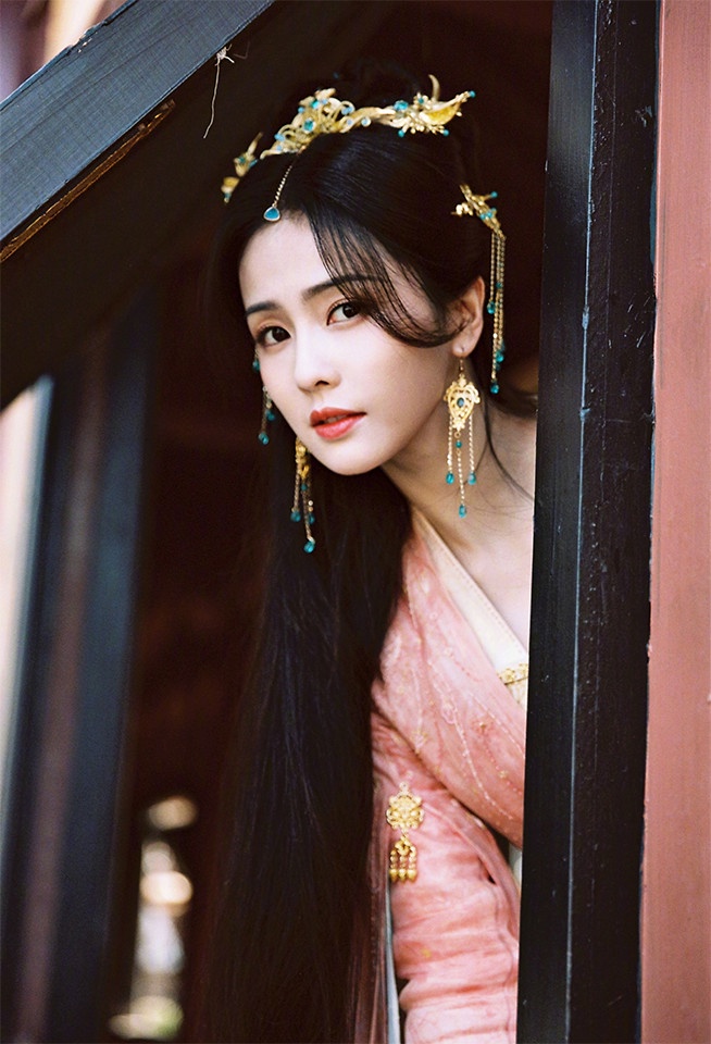 2022古裝仙俠劇女主造型6:白鹿 飾演《長月燼明》黎蘇蘇/葉夕霧/桑酒
