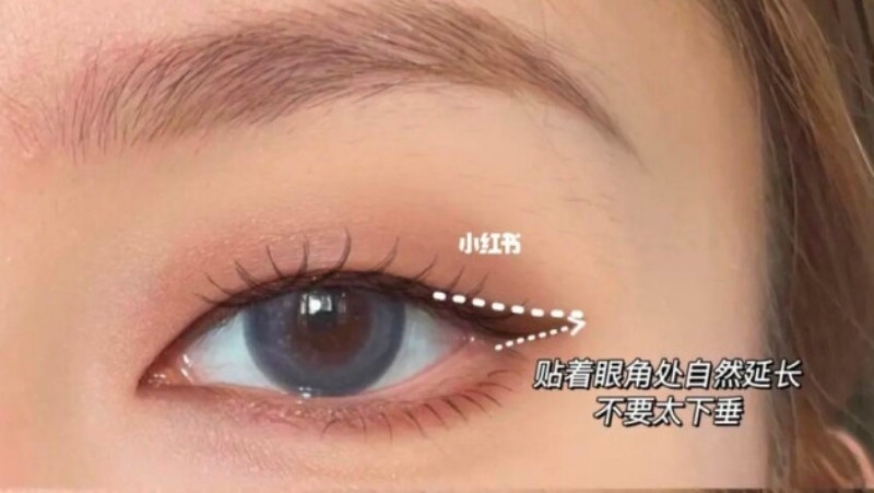 眼妝一髒就顯老!新手8招眼妝乾淨技巧,挑選眼影色系是關鍵,這樣暈染眼窩高級又清透
