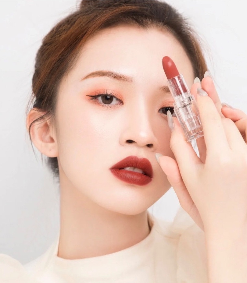 是仙女的顏色!2022「赤陶玫瑰」唇膏推薦,DIOR#740、MAC#893巨顯白,這款百元有找