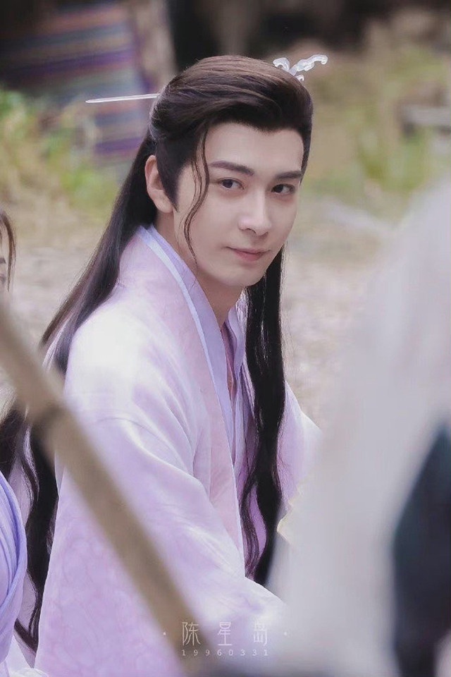 2022古裝仙俠劇男主造型8:陳星旭 飾演《星落凝成糖》少典有琴