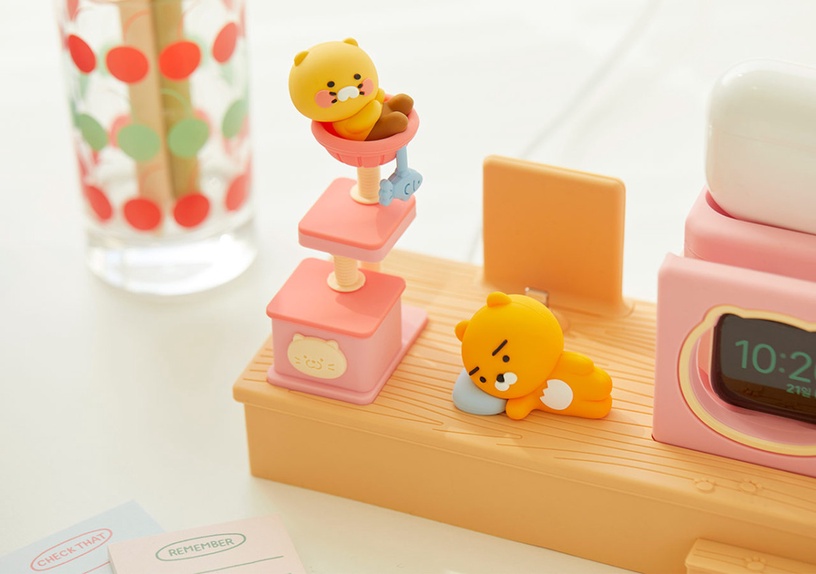 Kakao Friend 推出「萊恩三合一充電座」,手機、Airpods、Apple Watch充電一次搞定!