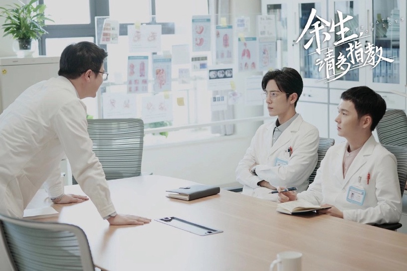 《餘生,請多指教》20句人生愛情金句:「我希望,我愛你,是我最後忘記的事情。」