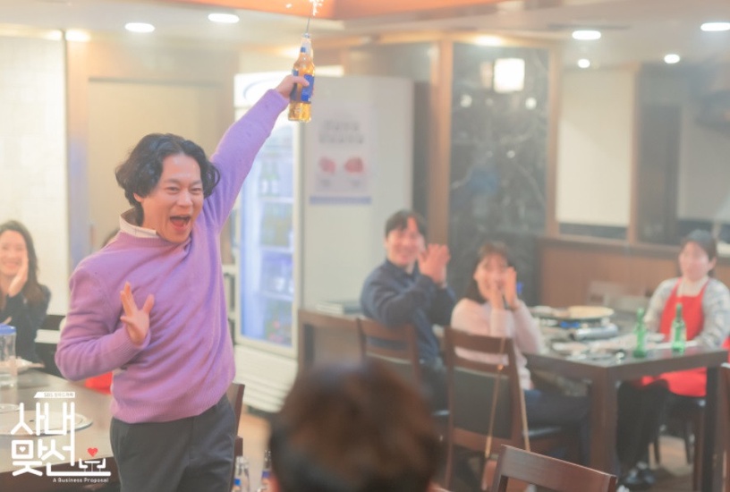 安孝燮最印象深刻《社內相親》花絮:季次長調炸彈酒的戲