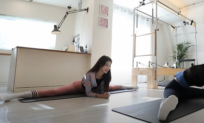 腿太長超出瑜珈墊!17歲張員瑛逆天身材秘訣公開,注重蛋白質攝取、性感馬甲線靠這招
