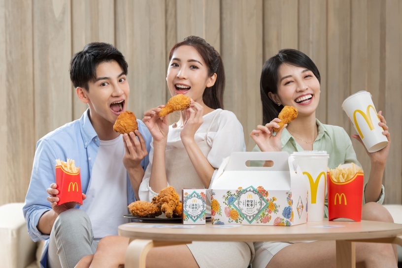 麥當勞買一送一!麥當勞X故宮精品推琺瑯彩瓷「麥當勞分享盒」,買一送一再送聯名桌遊