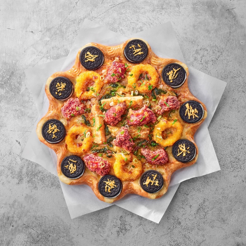 必勝客開賣鹽酥雞?必勝客推「鹽酥雞比薩」鹽酥雞、魷魚圈超過癮,再搭OREO餅皮太浮誇