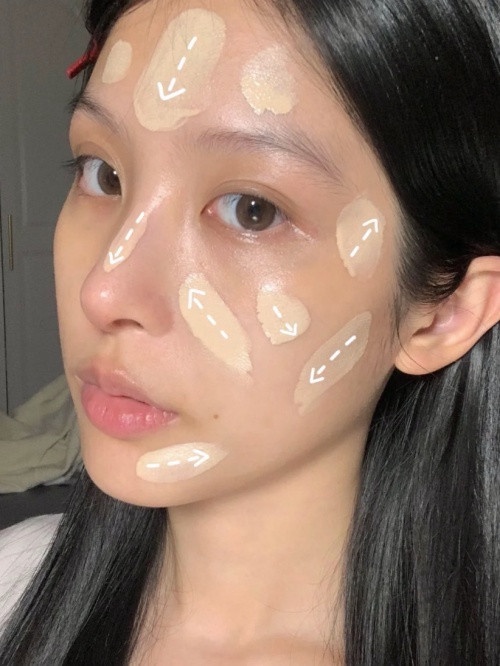化妝師親授「夏天不脫妝技巧」!選對妝前乳是關鍵,這樣上底妝完美服貼、不沾口罩
