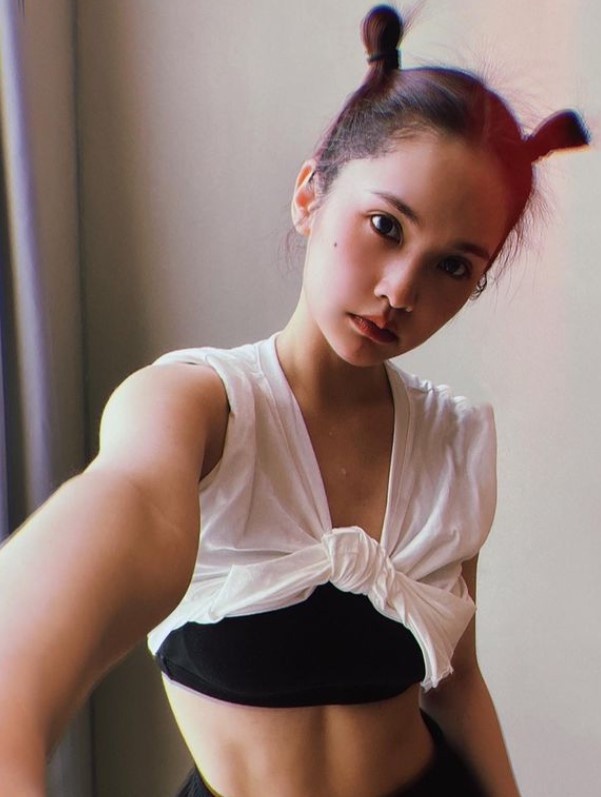 完全看不出年紀台灣女星!蔡淑臻驚呆眾人、李佳穎神級童顏、51歲的她太狂!