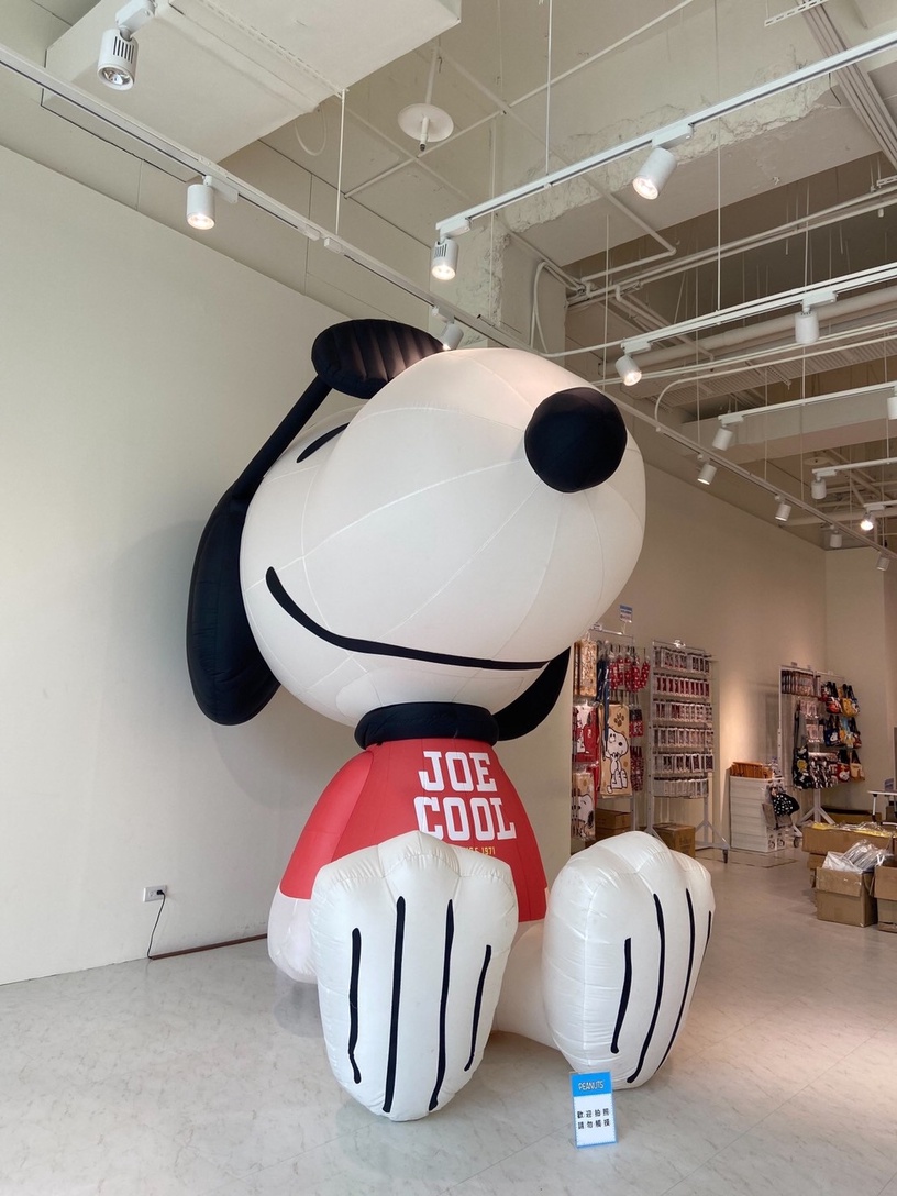 史努比三大巨型公仔!《Peanuts花生漫畫》快閃店登場,3米高「史努比珍奶公仔」必拍