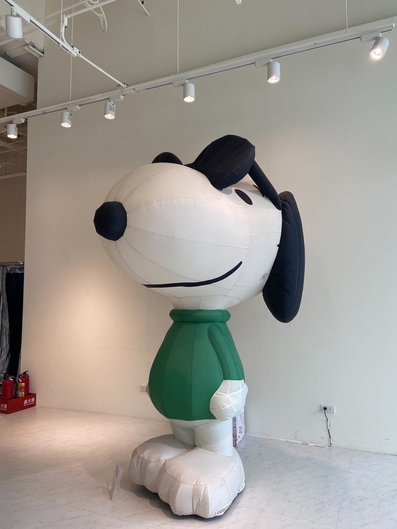 史努比三大巨型公仔!《Peanuts花生漫畫》快閃店登場,3米高「史努比珍奶公仔」必拍