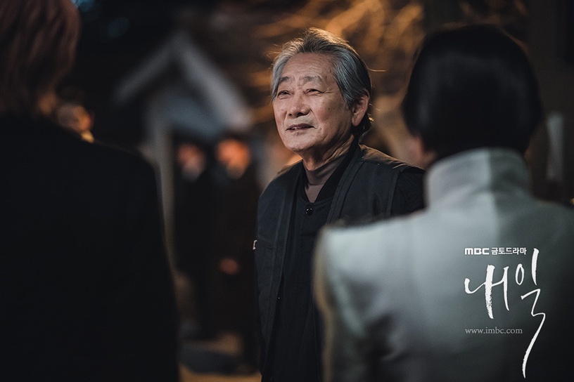 網議《還有明天》最愛場面!軍人&寵物篇、「佶戀」前世虐戀,主演群選「這幕」最經典